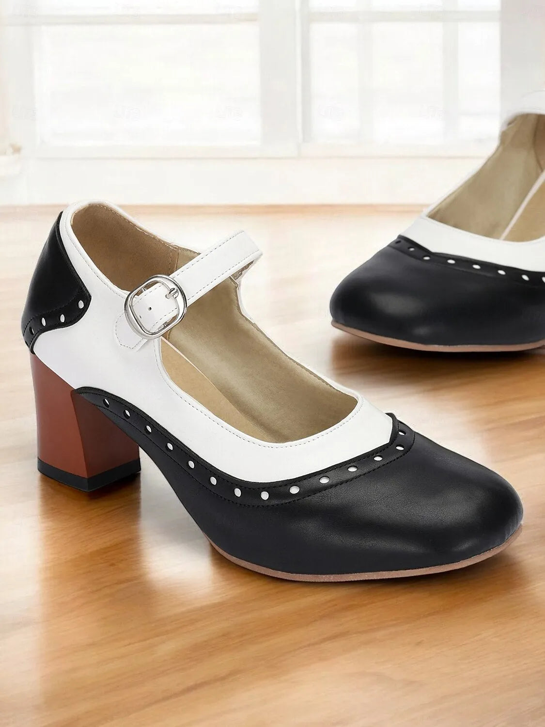 Women's Black and White Mary Jane Block Heel Shoes - Retro Style with Buckle Strap for Vintage-Inspired Outfits